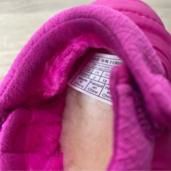 Ugg Baby Hot Pink Tasman LTA Booties Size 2/3 NWT - Picture 3 of 5